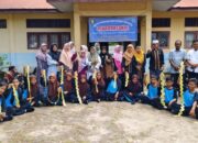 Pelatihan Menganyam Atribut Adat Di SMPN 3 Gunung Meriah