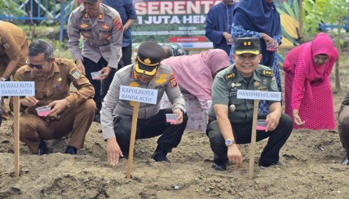 Tanam Jagung Serentak, Kapolresta Ajak Warga Optimalkan Lahan