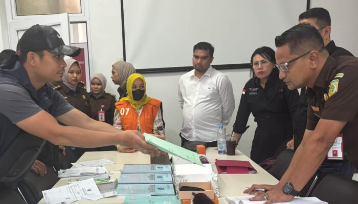 Kejari Bireuen Terima Tersangka Tindak Pidana Pencucian Uang Dari BNN
