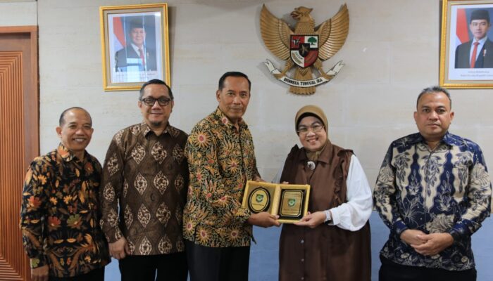 Wamen Dikti Saintek Terima Audensi Yayasan, Rektor UISU