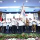 Menteri Perdagangan Budi Santoso melantik Kepengurusan DPP GPEI 2024 - 2029. Tampak Menteri saat menyerahkan Bendera Petaka GPEI kepada Ketua Umum Benny Soetrisno. Waspada/ist