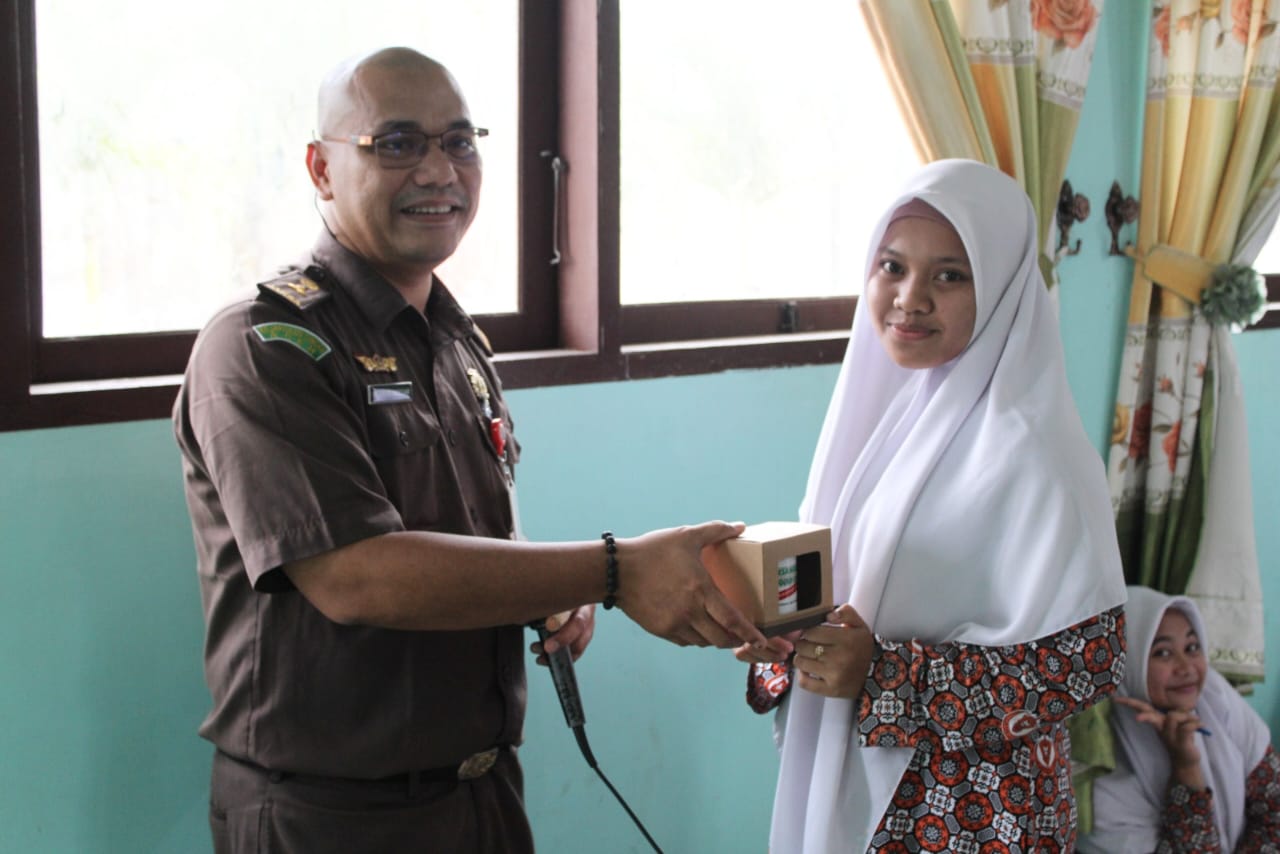 Tim JMS Kejari Langsa Edukasi Siswa MAS Ulumul Qur'an Tim JMS Kejari Langsa Edukasi Siswa MAS Ulumul Qur'an