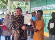 207 Sertifikat Tanah Diserahkan BPN Kepada Petani Mitra PT Socfindo Seumayam