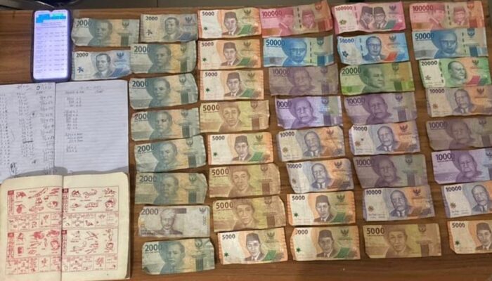 Main Judi Online, 2 Pria Di Kampungrakyat Diringkus Polisi