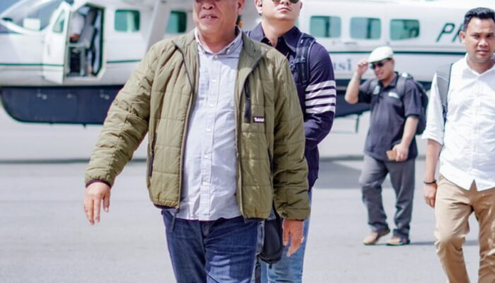 Bupati Madina Landing Di Bandara AHN Untuk Pertama Kali