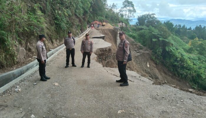 Jalan Lingkar Pulau Samosir Terputus, Wisatawan Diminta Tetap Waspada