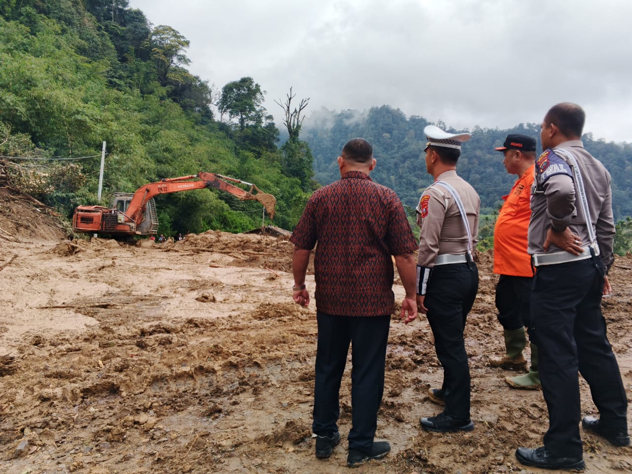 Longsor Susulan, Jalan Alternatif Karo-Langkat Lumpuh Total Longsor Susulan, Jalan Alternatif Karo-Langkat Lumpuh Total