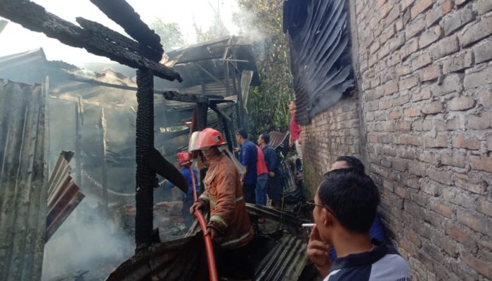 Satu Rumah Terbakar Di Sidikalang