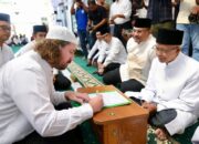 Pj Gubernur Saksikan Pensyahadatan WN Australia Di Masjid Raya Baiturrahman