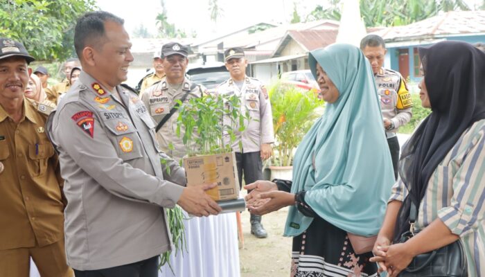 Dukung Ketapang Polres Sergai Bagikan 2.000 Batang Bibit Cabai