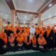 PIMPINAN Majelis Muhasabah As Salam Dr Rudiawan Sitorus M.Pem.I, bersama jamaah Muhasabah As-Salam Kecamatan Helvetia di Pondok Pesantren Babussalam Langkat, Senin (27/1). Waspada/Yuni Naibaho