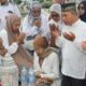 Keluarga besar Harian Waspada melaksanakan ziarah ke makam pendiri, di Pemakaman Kayu Besar, Jl Thamrin, Medan, Sabtu (11/1). Waspada/Andi Aditya