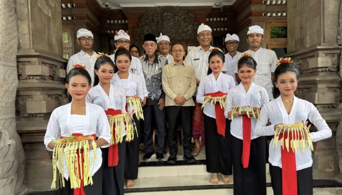 Wamendikdasmen Fajar Riza Apresiasi Penguatan Karakter Lewat Seni di SMP Dwijendra