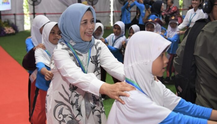 Masmidah Abdul Mu’ti Ikut Sosialisasikan Gerakan 7 Kebiasaan Anak Indonesia Hebat