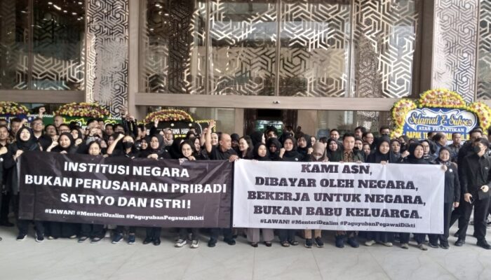 Ratusan ASN Demo Menteri Diktisaintek, Ini Penyebabnya