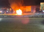 Dua Kubu Suporter Sepak Bola Bentrok Di Depan Mapoldasu, Sepeda Motor Dibakar