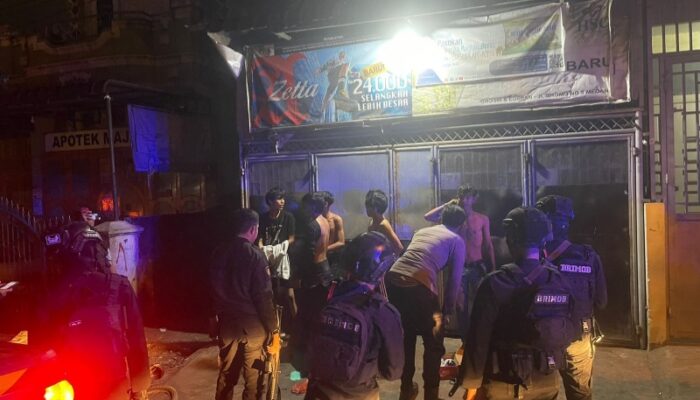 Personel Patroli Dilempari Kaca, Brimob Polda Sumut Dan Polrestabes Medan Cegah Tawuran