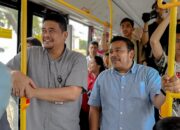 Dukung Program One Day No Car, Bobby Nasution Kerja Naik Bus Listrik