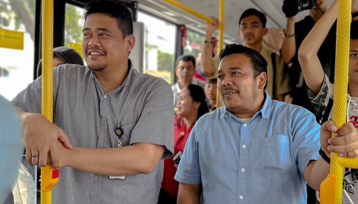 Dukung Program One Day No Car, Bobby Nasution Kerja Naik Bus Listrik