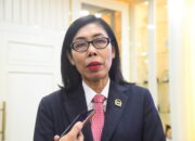 Pertama Kalinya Setjen DPR RI Hadirkan Juru Bahasa Isyarat Di Rapat Paripurna