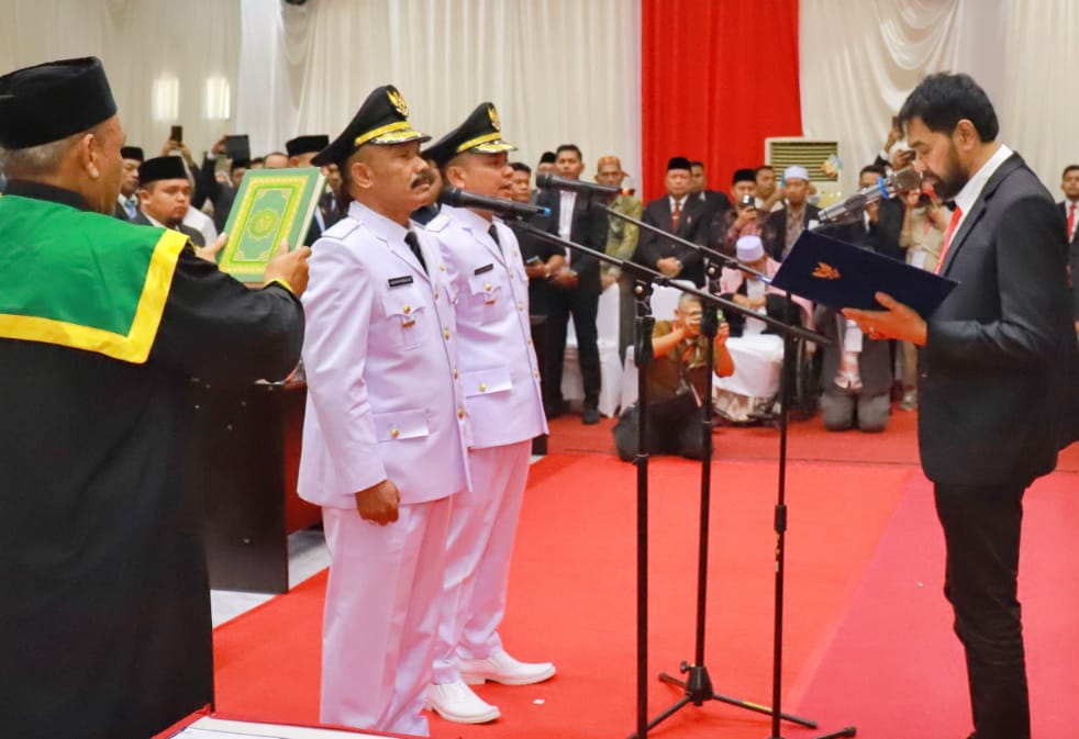 Lantik Sarjani-Alzaizi Jadi Bupati/Wabup Pidie, Mualem Dukung Penyelesaian Masjid Agung Alfalah Lantik Sarjani-Alzaizi Jadi Bupati/Wabup Pidie, Mualem Dukung Penyelesaian Masjid Agung Alfalah
