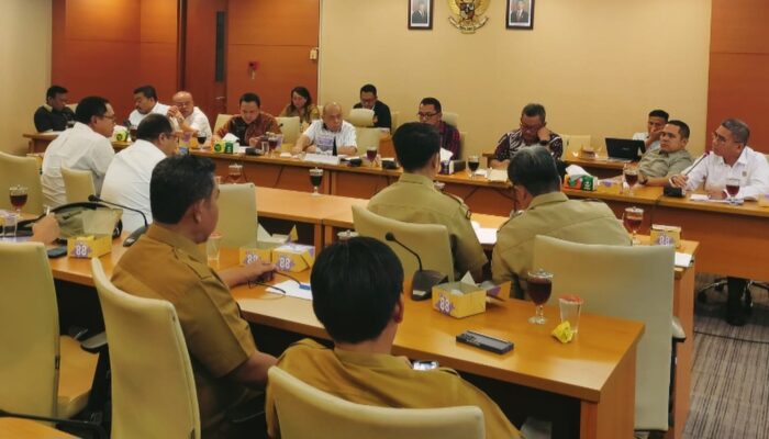 ARS Geram Jalan Nasional Batu Jomba Tak Kunjung Diperbaiki
