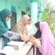 Waspada/ist Suasana penyerahan santunan untuk warga di Yayasan Pendidikan Islam Terpadu (YPIT) Aisyah Maksum di Medan Marelan.
