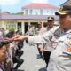 Kapolres P.Siantar Sambut 10 Bintara Remaja Dengan Tradisi Penyiraman Air Kembang