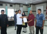 Pj Wali Kota Sabang Serahkan Sertifikat Halal Untuk 40 Pelaku Usaha