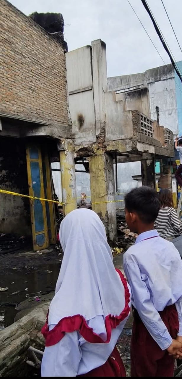 Kebakaran Kembali Landa Kawasan Nelayan Tanjungtiram, 4 Rumah Hangus Kebakaran Kembali Landa Kawasan Nelayan Tanjungtiram, 4 Rumah Hangus