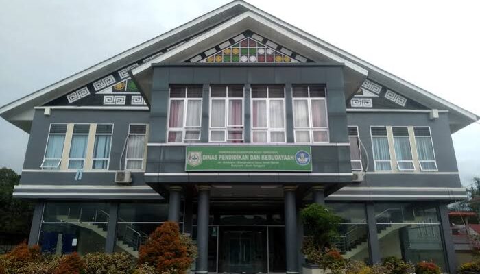 Pengelolaan Ratusan Juta Rupiah Dana BOS SMPN1 Lawe Sigalagala Dipertanyakan