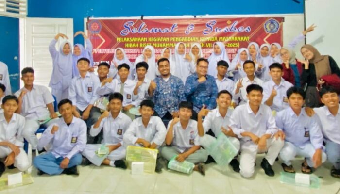 Dosen UM Tapsel Edukasi Santri Ponpes Ahmad Dahlan Hindari Bully
