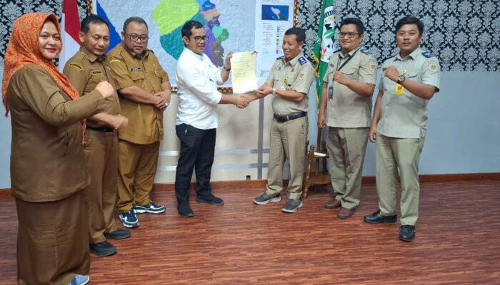 14 Sertifikat Tanah Diserahkan Kepada Pj Bupati Agara