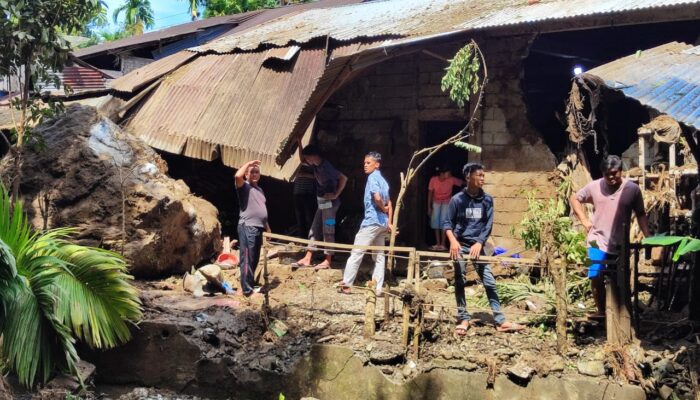 Tertimpa Batu Besar, 5 Rumah Warga Drien Jalo Meukek Rusak
