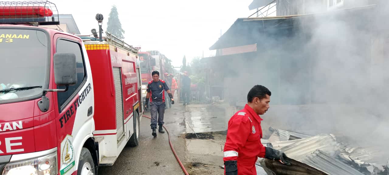 Tiga Mobil Damkar Aceh Tamiang Diterjunkan Padamkan Tiga Rumah Yang Terbakar