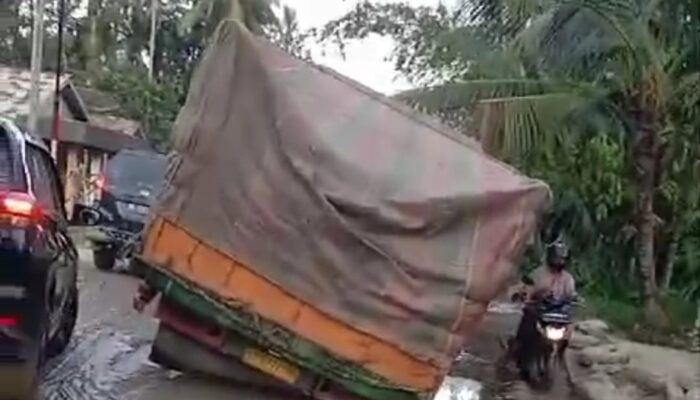 Pemprovsu Diminta Segera Tangani Jalan Provinsi Yang Rusak Parah Di Nias