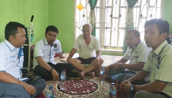 Usai Syukuran HPN, Pengurus PWI Madina Jenguk Wartawan Senior Yang Sakit