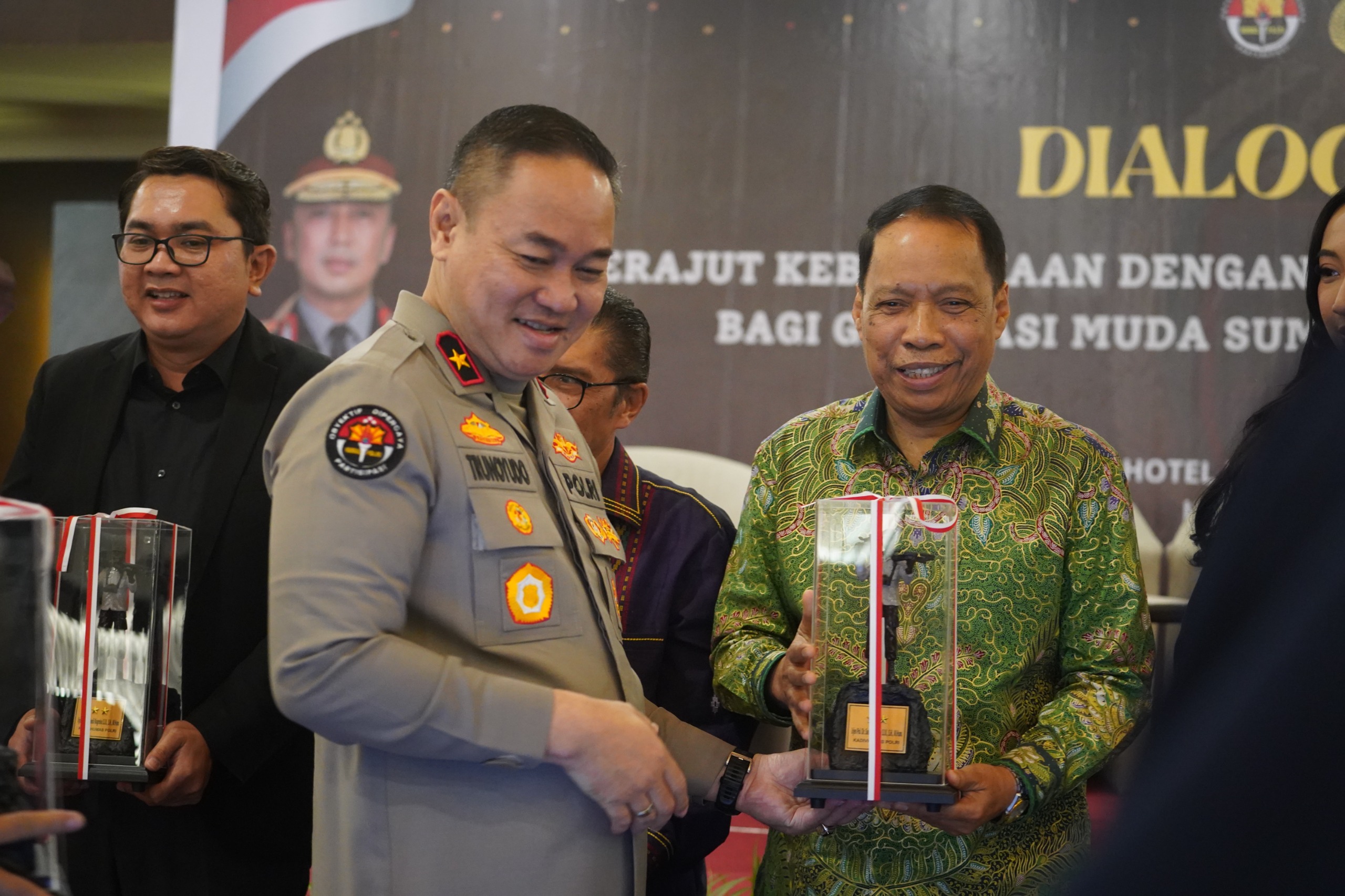 Rektor UMSU Narasumber Dialog Publik Humas Mabes Polri