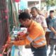 GM PT AR, Rahmat Lubis memotong pita peresmian dua ruang kelas baru SMA Negeri 1 Angkola Barat, bantuan dari PT AR, Jumat (14/2/2025). Waspada/ist