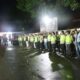 Personel Polres Binjai dan personil Kodim 0203/Langkat mengikuti apel di halaman Polres Binjai sebelum berangkat patroli blue light.(Waspada/Ist).