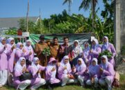 Farid Nyak Umar Panen Sayur-mayur Di Gampong Lampulo