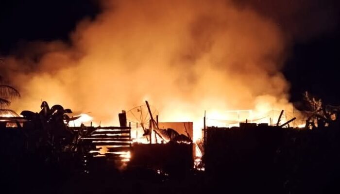 Bupati Agara Tinjau Lokasi Empat Rumah Hangus Terbakar