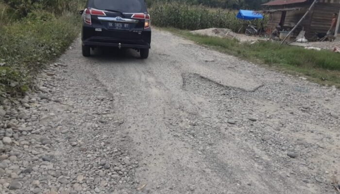 Masyarakat Agara Minta Pemerintah Serius Perbaiki Kerusakan Jalan
