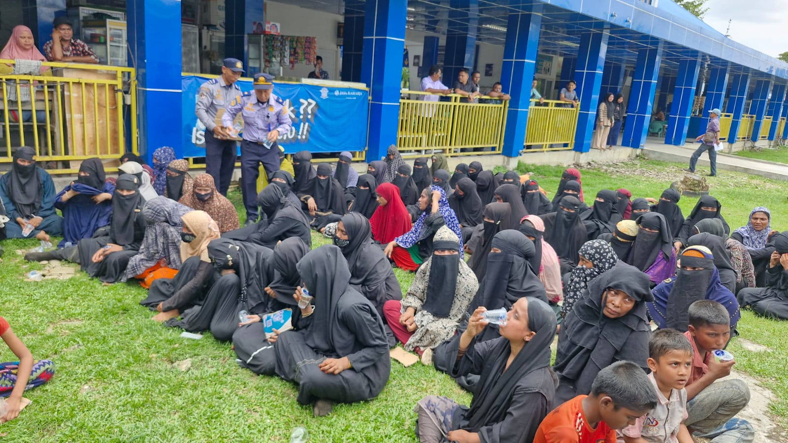 Bus Berisikan Rohingya, Dibawa Dari Bireuen Tujuan Pekanbaru Bus Berisikan Rohingya, Dibawa Dari Bireuen Tujuan Pekanbaru