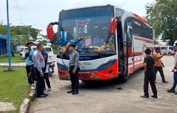 Bus Berisikan Rohingya, Dibawa Dari Bireuen Tujuan Pekanbaru Bus Berisikan Rohingya, Dibawa Dari Bireuen Tujuan Pekanbaru