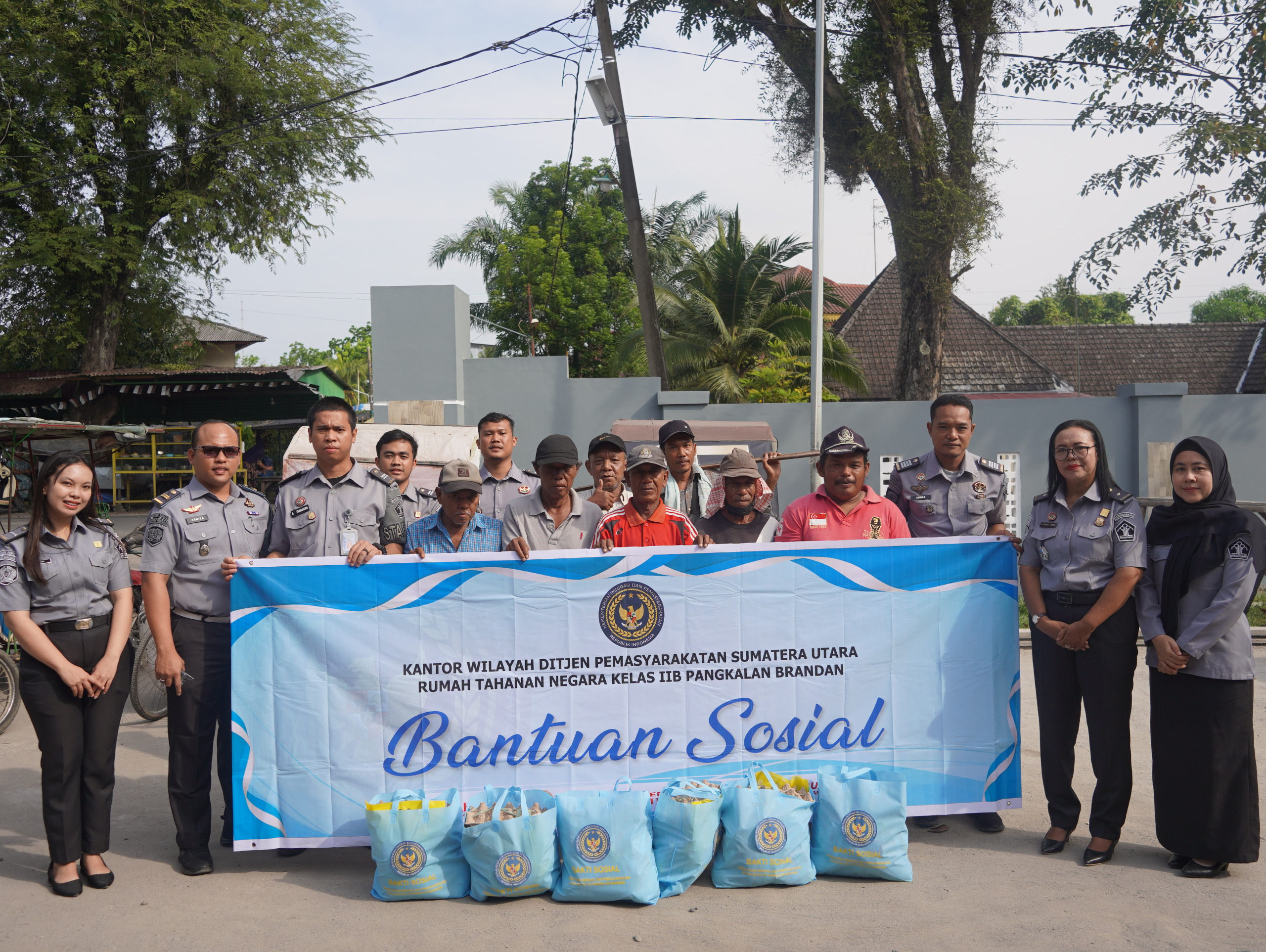 Rutan Kelas II B P. Brandan Beri Bantuan Sembako Buat Warga Kurang Mampu