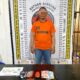 Aipda S beserta barang bukti saat diamankan di kantor Sat Narkoba Polres Simalungun di Pamatangraya.(Waspada/ist).