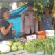Polres Pematangsiantar melalui Polsek Sianțar Marihat menyampaikan pesan Kamtibnas dengan tatap muka kepada pedagang kaki lima di Jl. Farel Pasaribu, Kel. Sukamaju, Kec. Sianțar Marihat, Senin (17/2) siang.(Waspada-Ist).