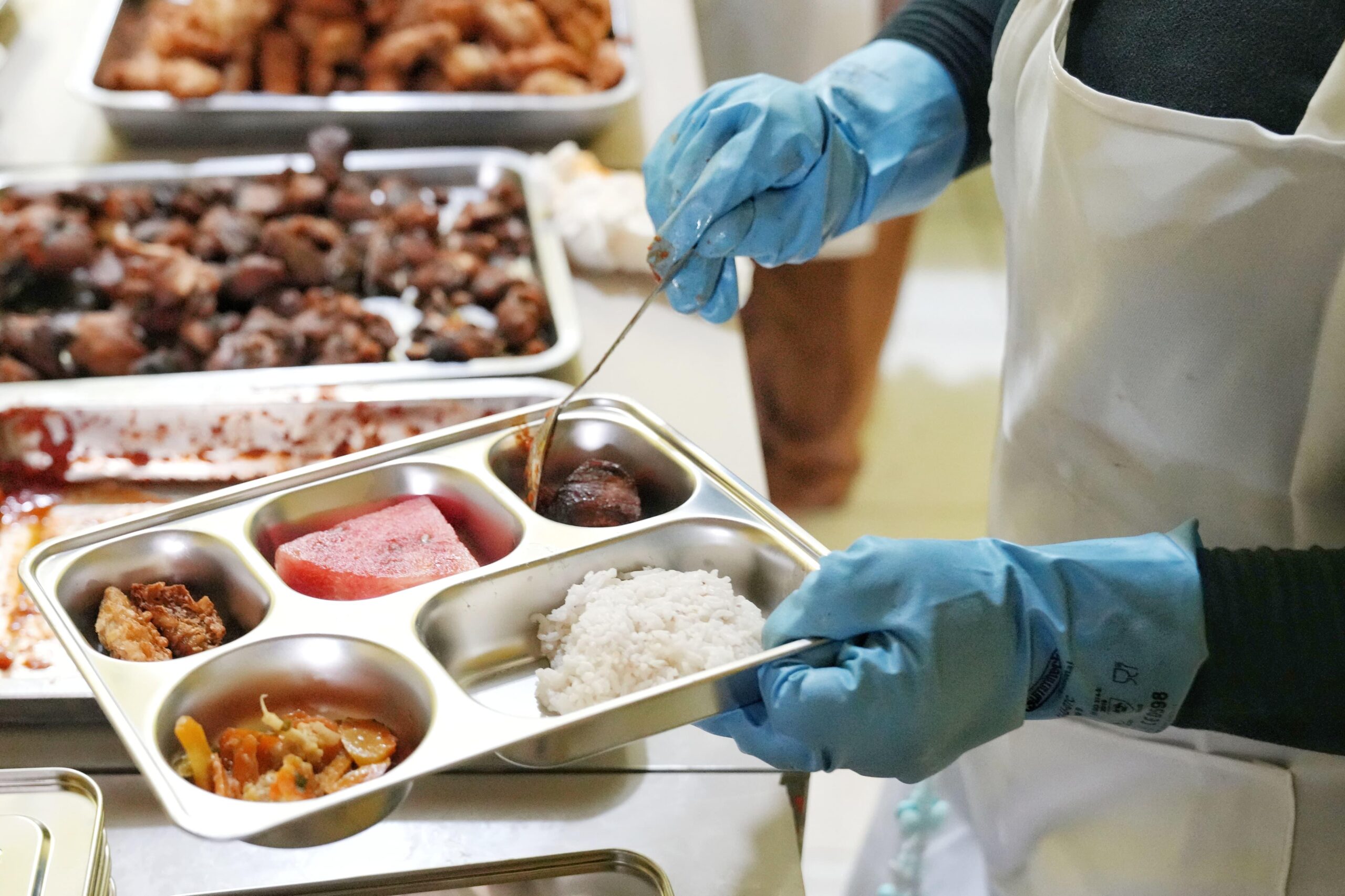 Persiapan makan bergizi gratis untuk anak SD di Sabang. (Waspada/TZ)