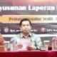 Ketua KPU Pematangsiantar M. Isman Hutabarat (paling tengah) memimpin FGD guna mengevaluasi pelaksanaan Pilkada serentak 2024 di Sapadia Hotel, Jl. Diponegoro, Senin (17/2).(Waspada-Edoard Sinaga).